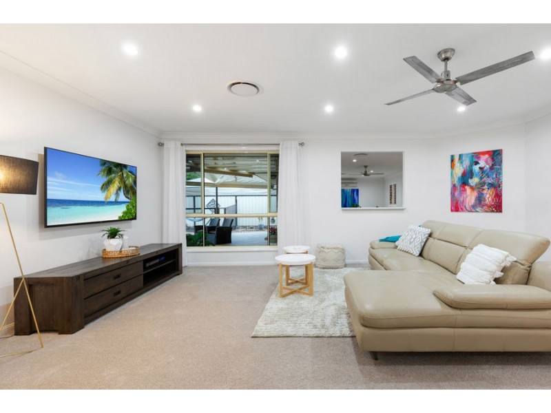 15 Joy Place, Wakerley QLD 4154