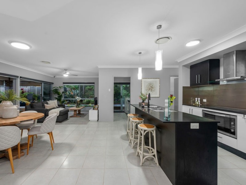 11 Foxwood Circuit, Wakerley QLD 4154