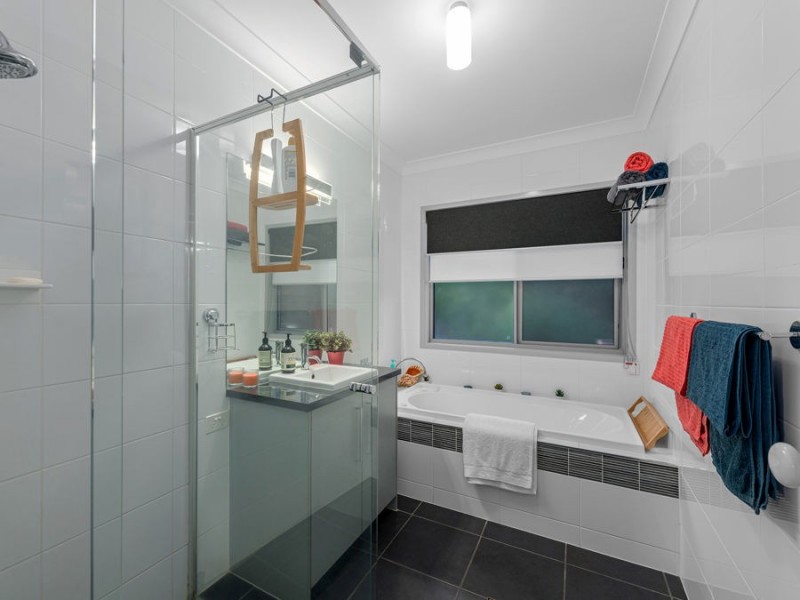 11 Foxwood Circuit, Wakerley QLD 4154