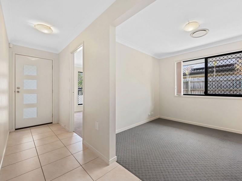 24 Worchester Crescent, Wakerley QLD 4154