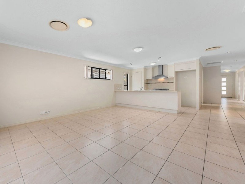 24 Worchester Crescent, Wakerley QLD 4154