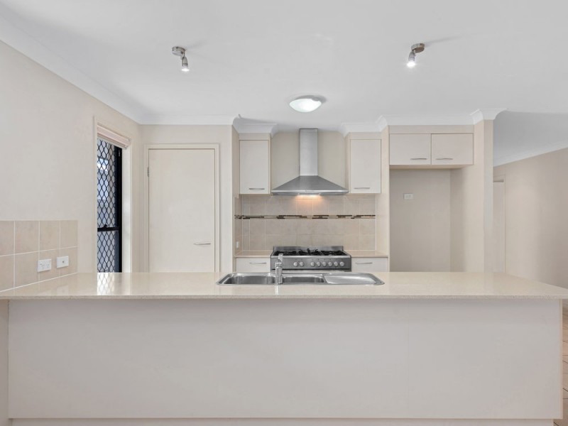 24 Worchester Crescent, Wakerley QLD 4154