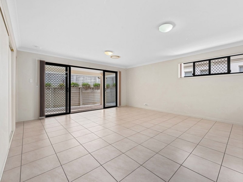 24 Worchester Crescent, Wakerley QLD 4154