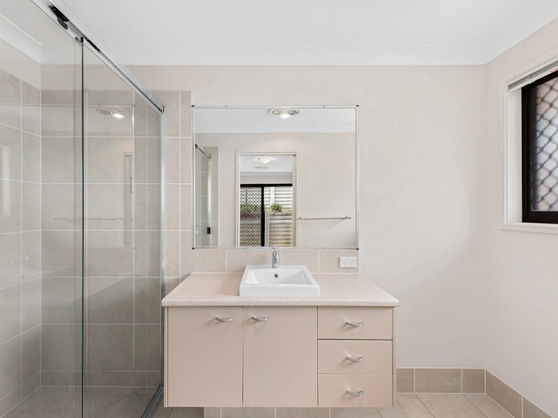 24 Worchester Crescent, Wakerley QLD 4154