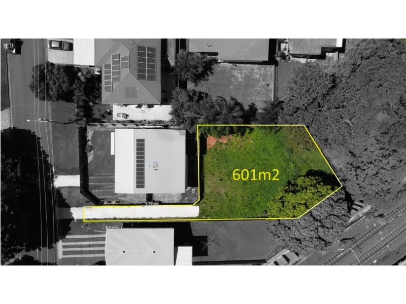 12 Bernays Road, Wynnum West QLD 4178