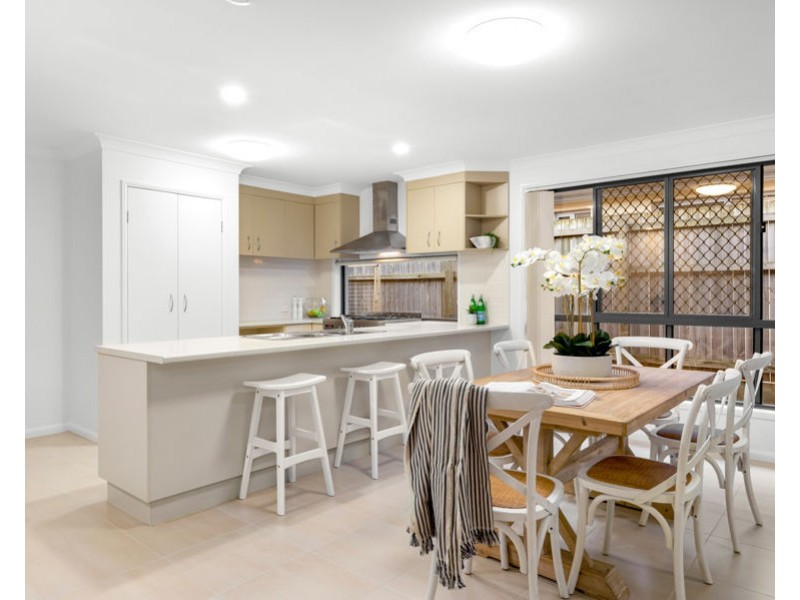 21 Worchester Crescent, Wakerley QLD 4154