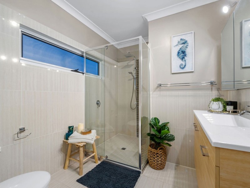 66 Hindes Street, Lota QLD 4179