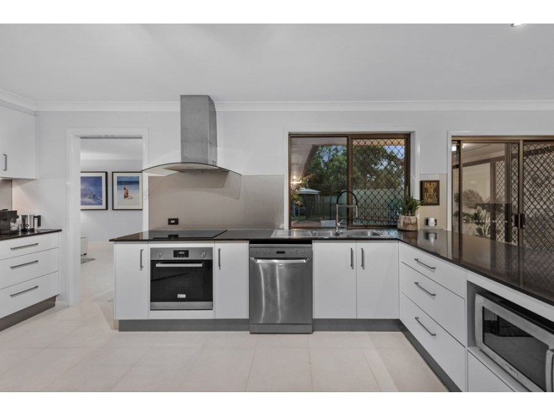 20 Maxwell Place, Wynnum West QLD 4178