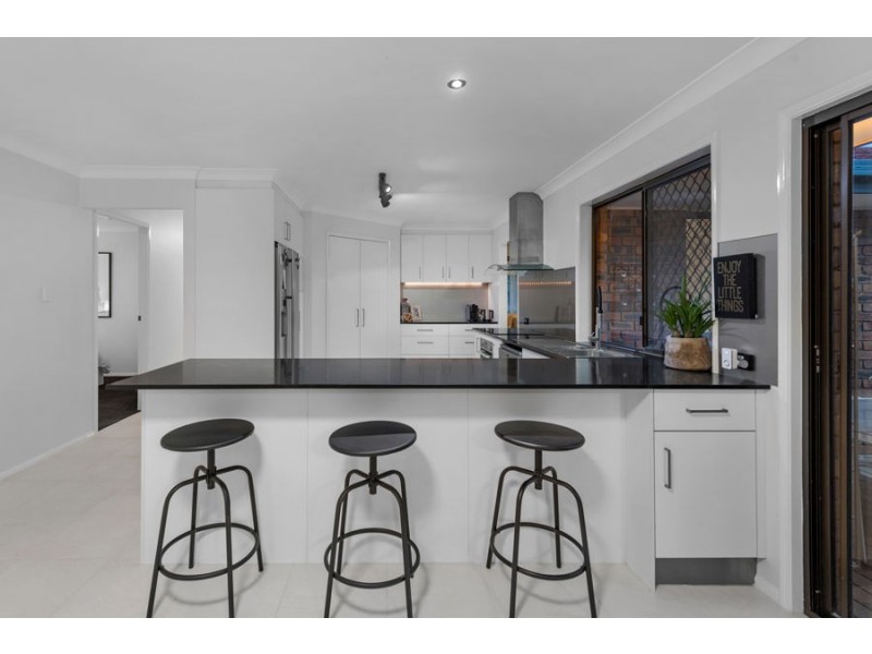 20 Maxwell Place, Wynnum West QLD 4178