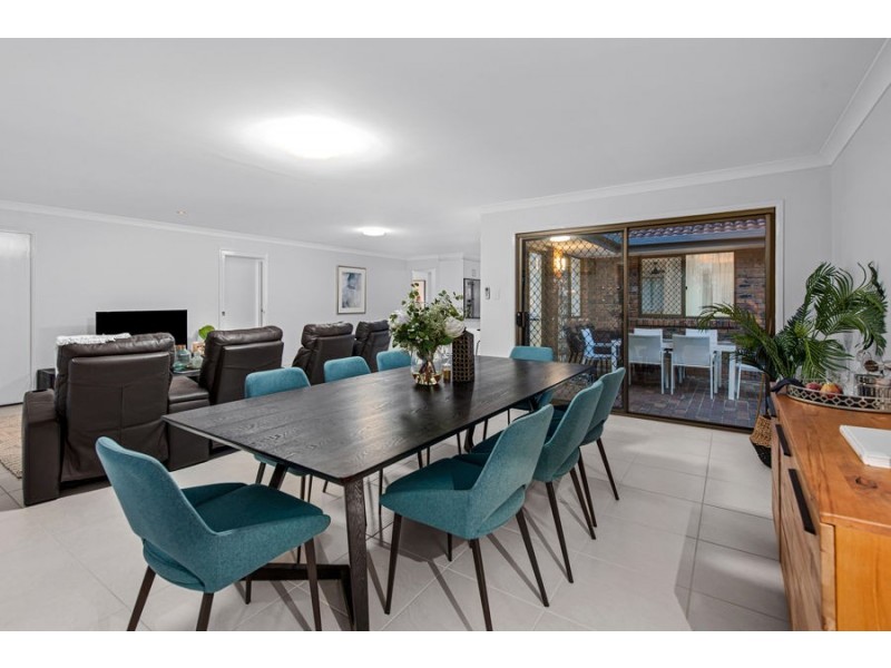 20 Maxwell Place, Wynnum West QLD 4178