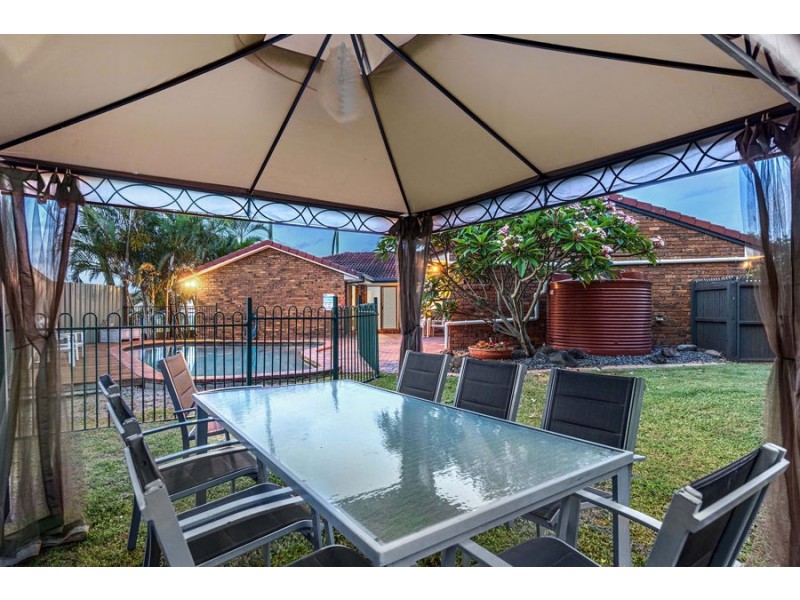 20 Maxwell Place, Wynnum West QLD 4178