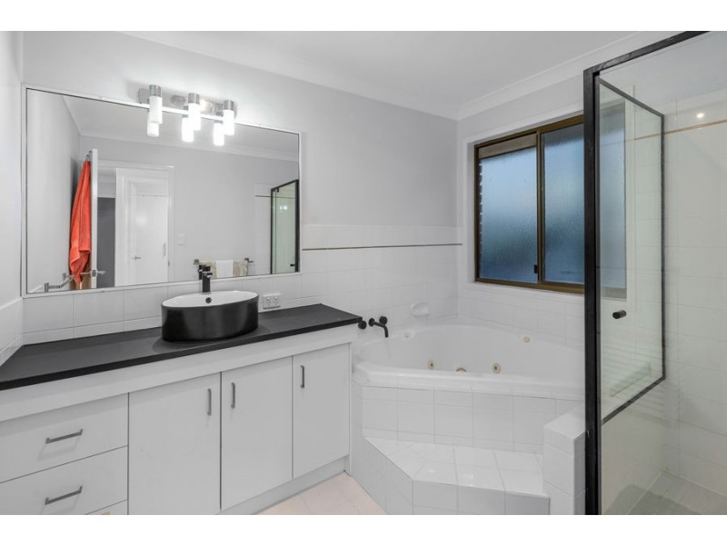 20 Maxwell Place, Wynnum West QLD 4178