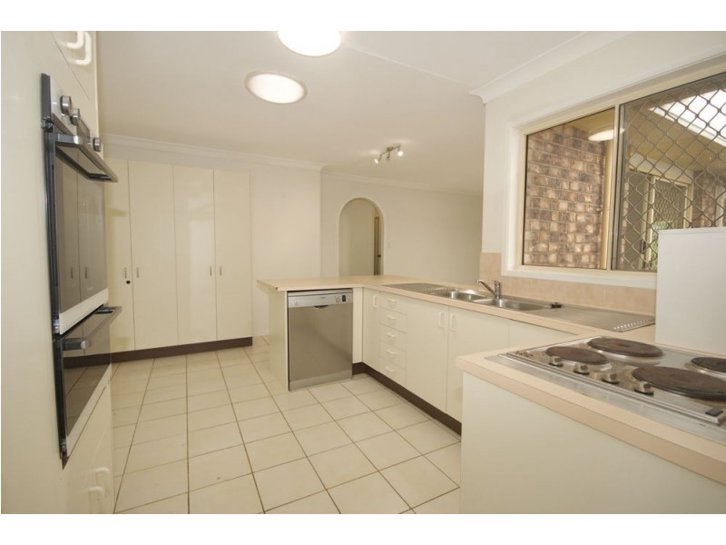 3 Teraglin St, Manly West QLD 4179