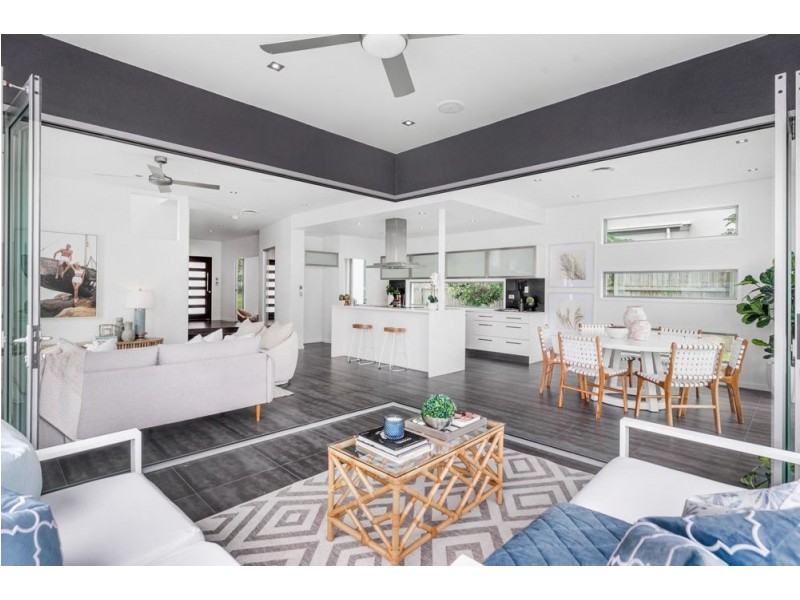 7 Peregian Close, Manly West QLD 4179