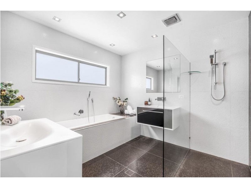 7 Peregian Close, Manly West QLD 4179