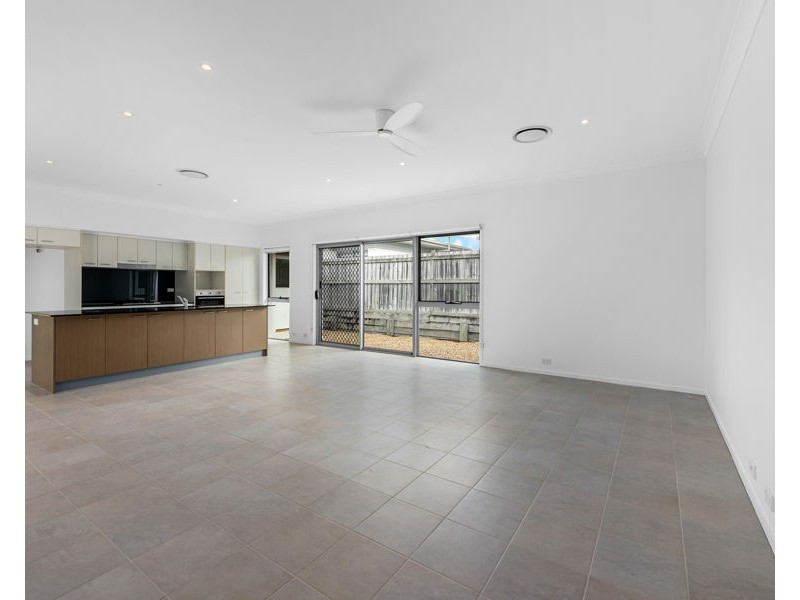 63 Torrens Crescent, Wakerley QLD 4154