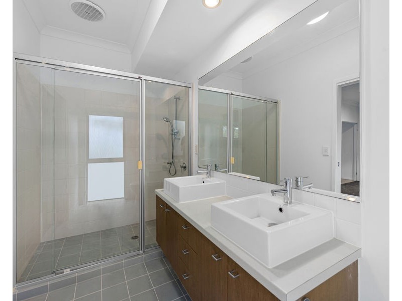 63 Torrens Crescent, Wakerley QLD 4154