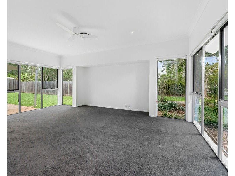 63 Torrens Crescent, Wakerley QLD 4154