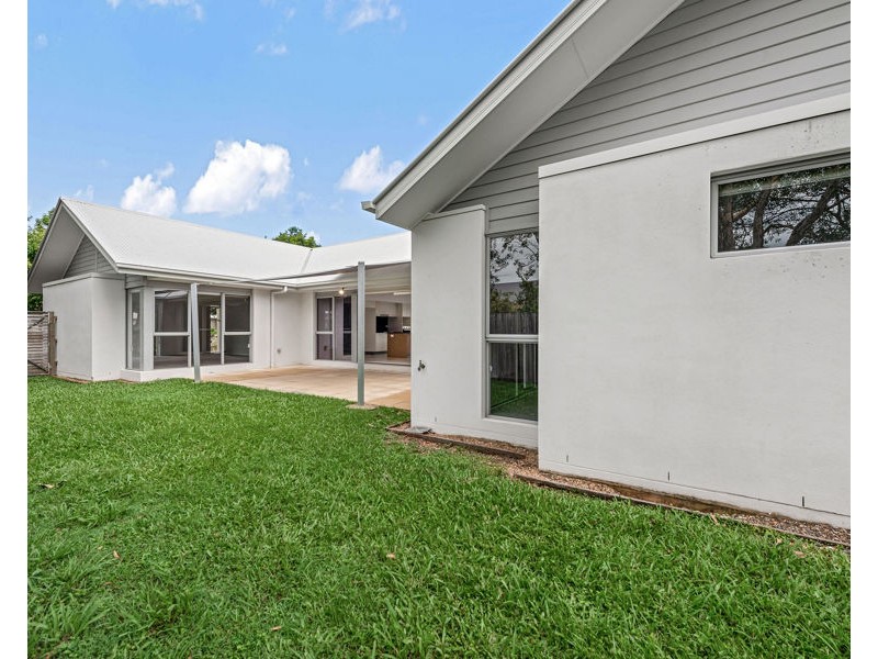 63 Torrens Crescent, Wakerley QLD 4154