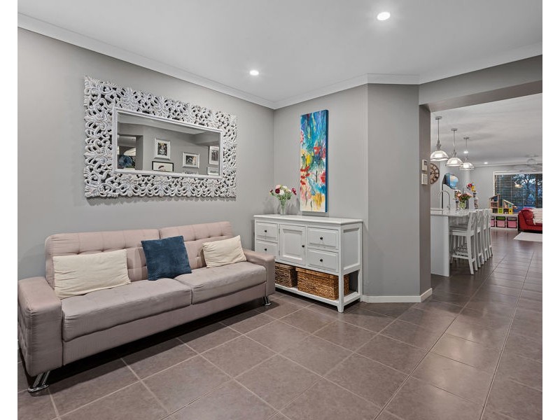 6 Baychester Place, Wakerley QLD 4154
