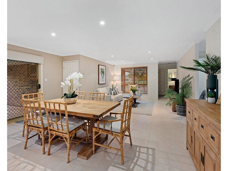 6 Matthews Way, Wakerley QLD 4154