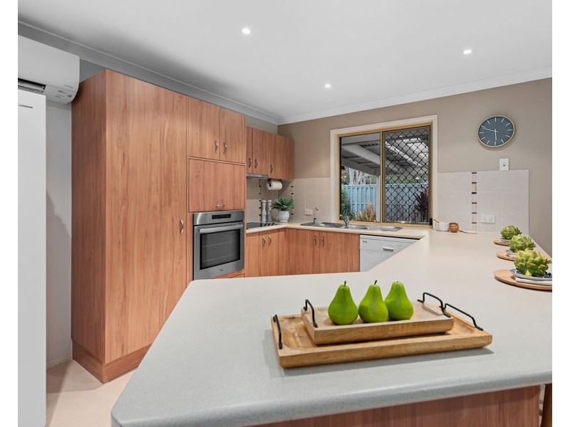 6 Matthews Way, Wakerley QLD 4154