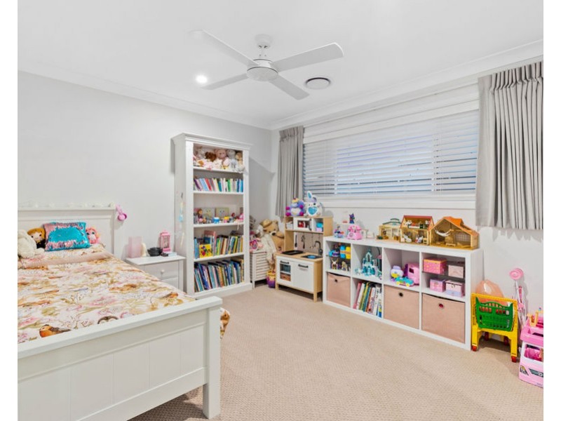 12 Warren Street, Wakerley QLD 4154
