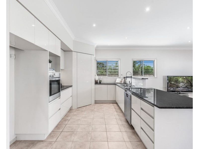 6 Summit Place, Wynnum West QLD 4178