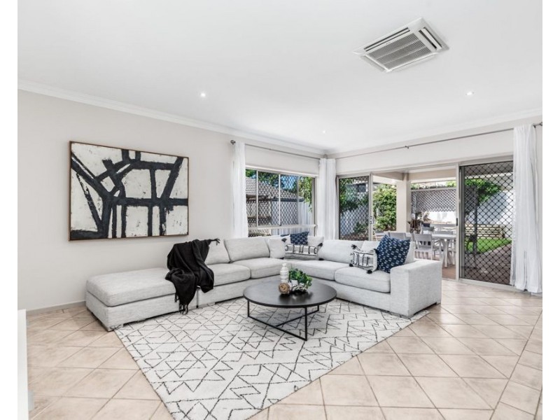 6 Summit Place, Wynnum West QLD 4178