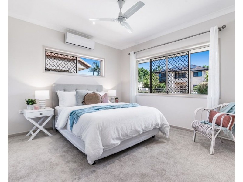 6 Summit Place, Wynnum West QLD 4178