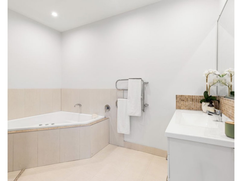 10 Olinda Street, Carina QLD 4152