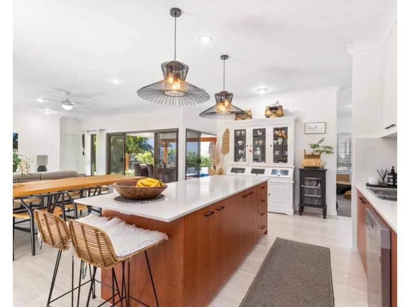 11 Mossvale Drive, Wakerley QLD 4154