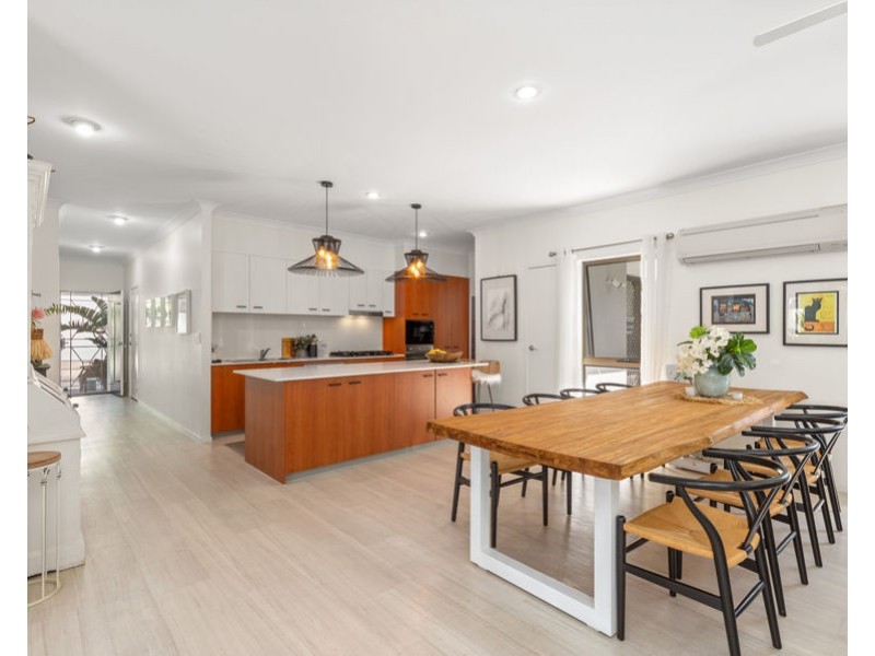 11 Mossvale Drive, Wakerley QLD 4154