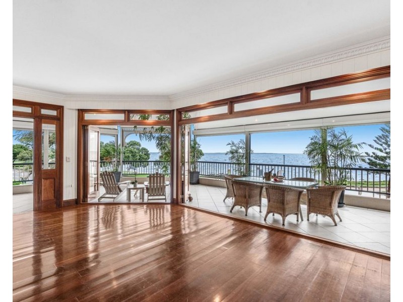 2/409 Esplanade, Manly QLD 4179