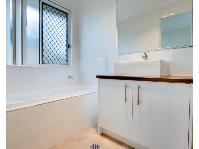 40 Harman Street, Manly QLD 4179