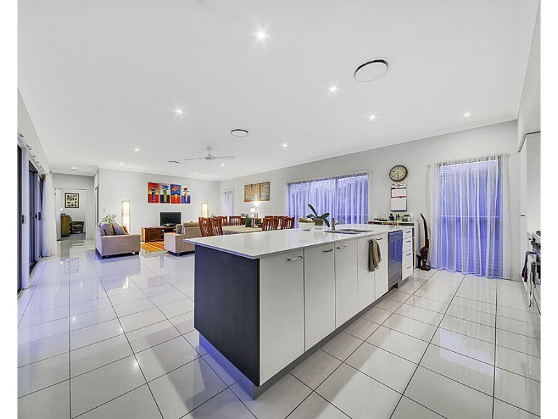 69 Watervale Pde, Wakerley QLD 4154