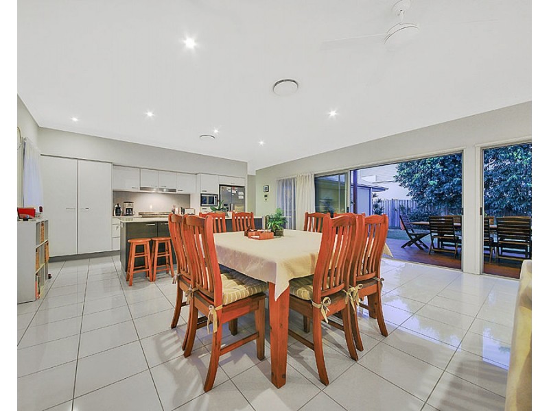 69 Watervale Pde, Wakerley QLD 4154