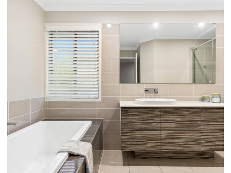 130 Feathertail Place, Wakerley QLD 4154