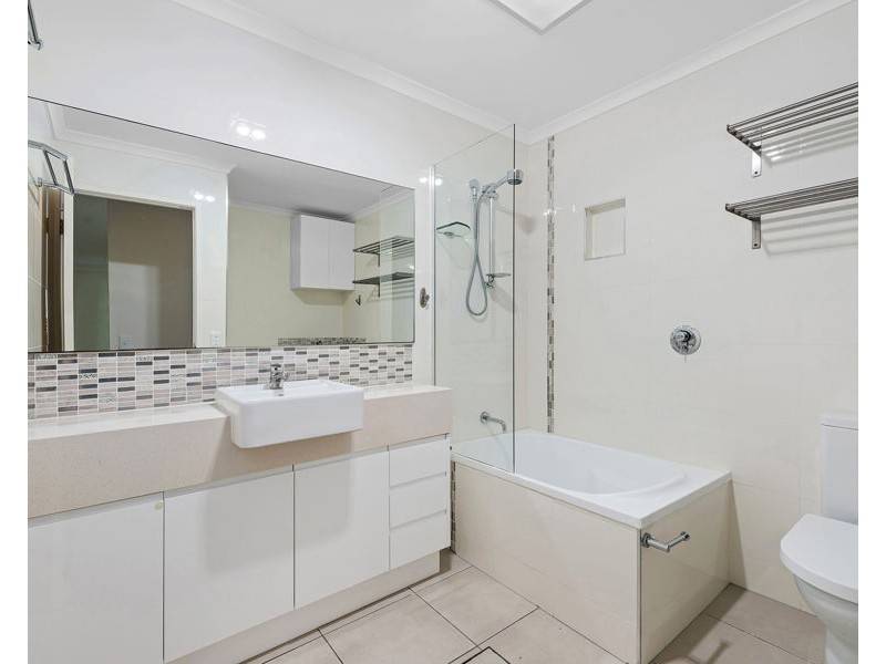 4/54 Yamboyna Street, Manly QLD 4179