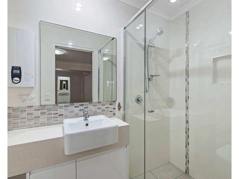 4/54 Yamboyna Street, Manly QLD 4179