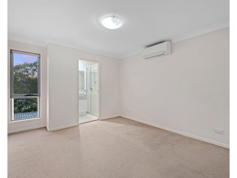 4/54 Yamboyna Street, Manly QLD 4179