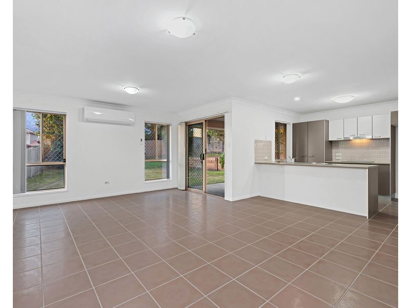 37 Sunrise Crescent, Regents Park QLD 4118