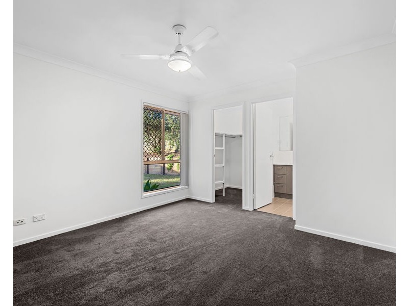 37 Sunrise Crescent, Regents Park QLD 4118