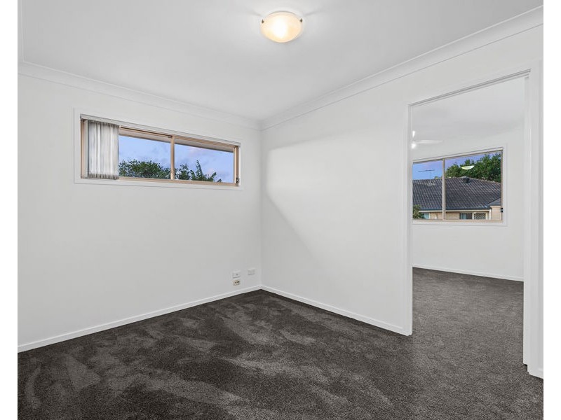 37 Sunrise Crescent, Regents Park QLD 4118