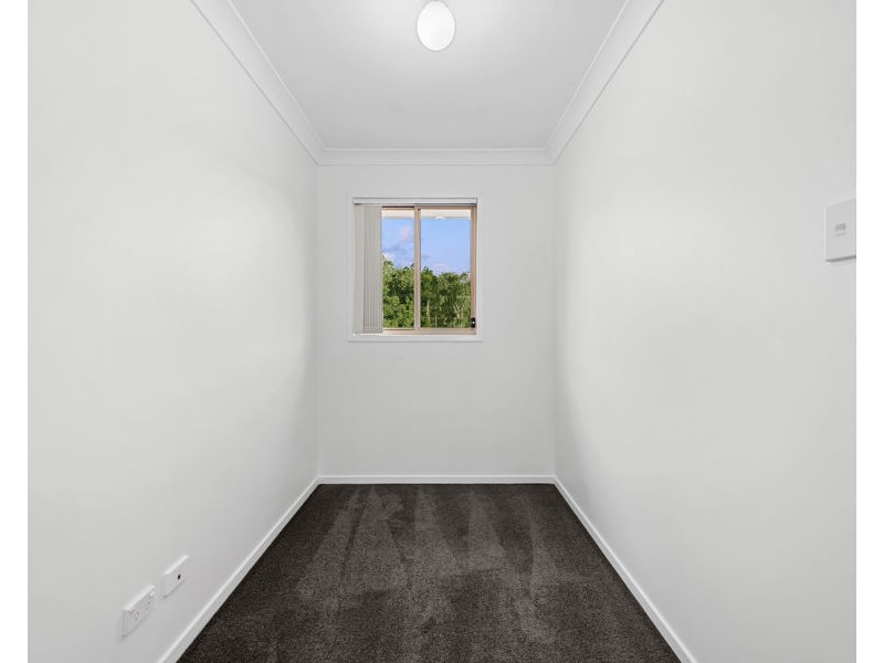 37 Sunrise Crescent, Regents Park QLD 4118