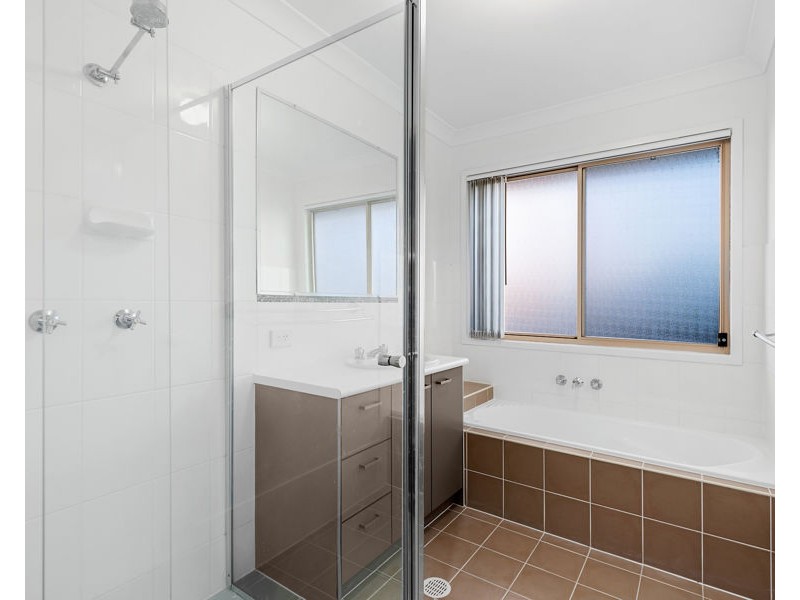 37 Sunrise Crescent, Regents Park QLD 4118