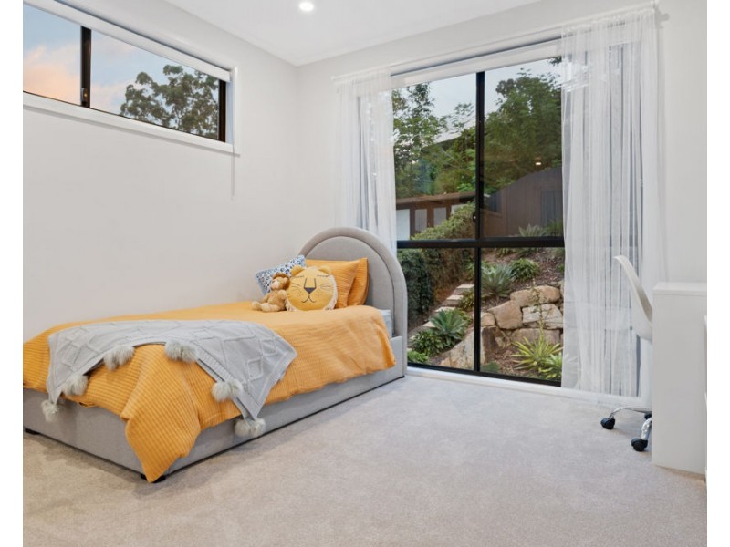 15a Holyoake Drive, Daisy Hill QLD 4127