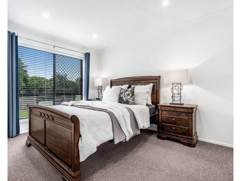 5 Janine Street, Wynnum West QLD 4178