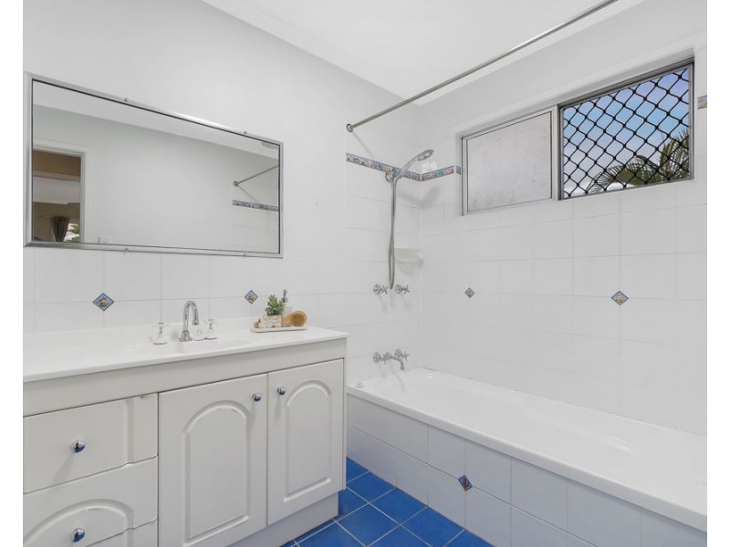 76 Duncan Street, Wynnum West QLD 4178