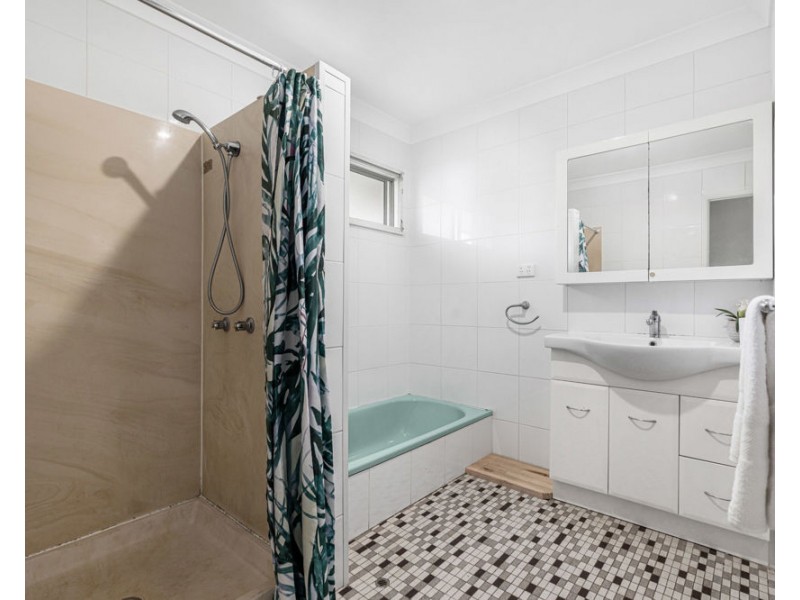 60 Wynnum North Road, Wynnum QLD 4178
